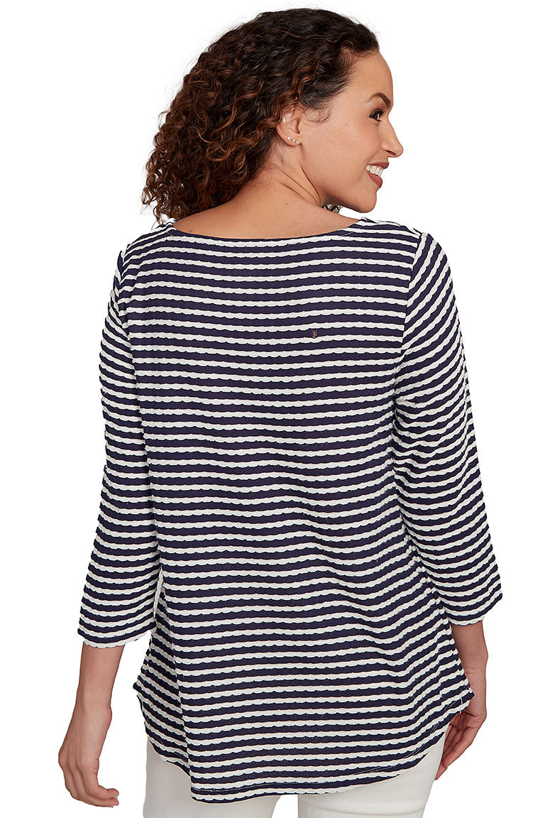 Stripe Right Scallop Textured Top