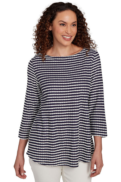 Stripe Right Scallop Textured Top